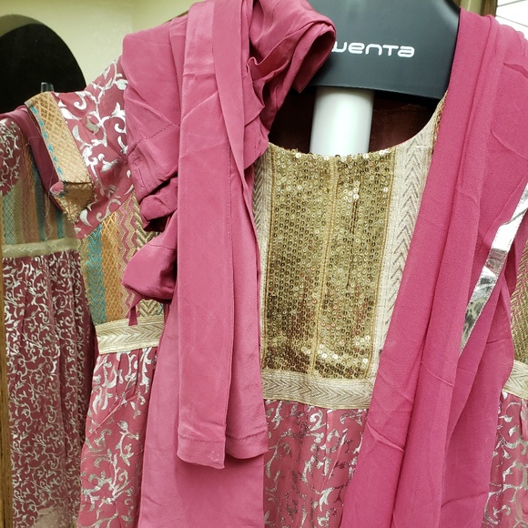 Pink rainbow with gold sequened border - Picture 6 of 6